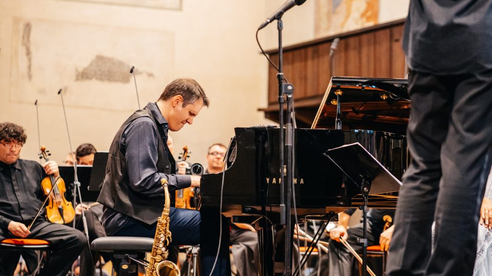 Jiří Levíček (klavír, varhany, saxofon) | foto: Matěj Komár, SOČR Jiří Levíček (klavír, varhany, saxofon)