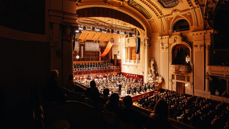 Symfonický orchestr Českého rozhlasu v Obecním domě | foto: Matěj Komár, SOČR Symfonický orchestr Českého rozhlasu v Obecním domě
