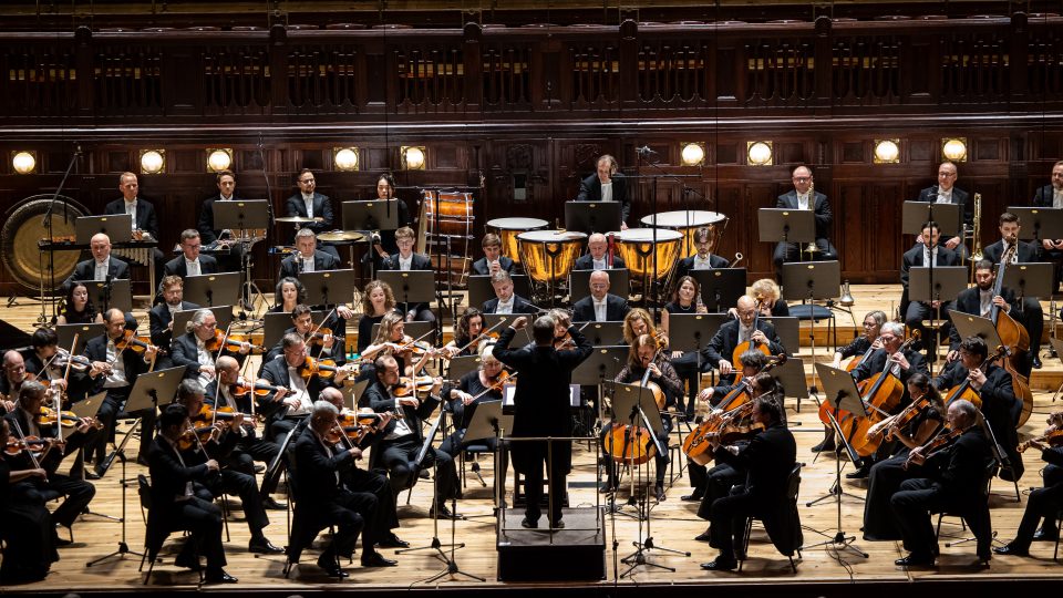 Saint-Saënsova Varhanní (Obecní dům, 3. listopadu 2025); setkání s umělci před koncertem: dirigent Robert Jindra a klavírista Marek Kozák