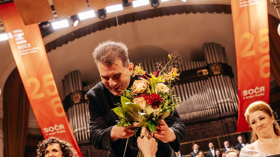 Dirigent Tomáš Hanus | foto: Matěj Komár, SOČR Dirigent Tomáš Hanus