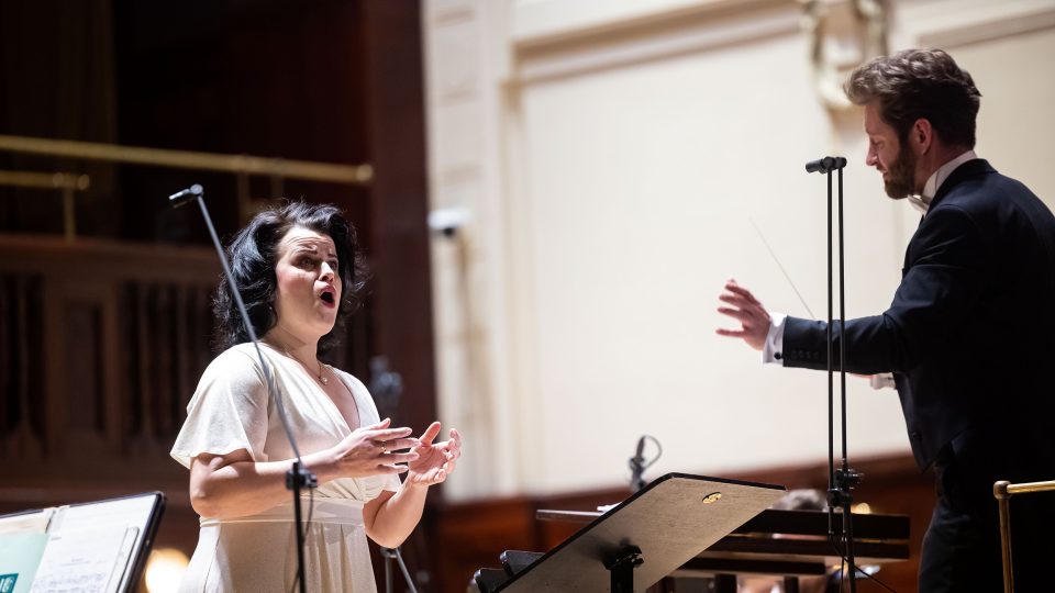 Veronika Rovná (soprán) a Jiří Habart (dirigent) | foto: Michal Fanta, SOČR Veronika Rovná (soprán) a Jiří Habart (dirigent)