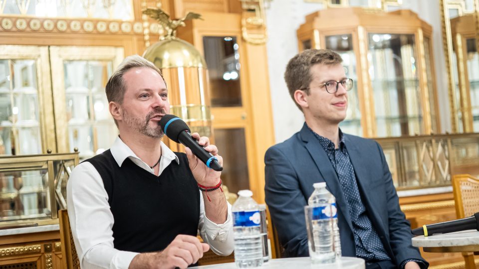 Saint-Saënsova Varhanní (Obecní dům, 3. listopadu 2025); setkání s umělci před koncertem: dirigent Robert Jindra a klavírista Marek Kozák