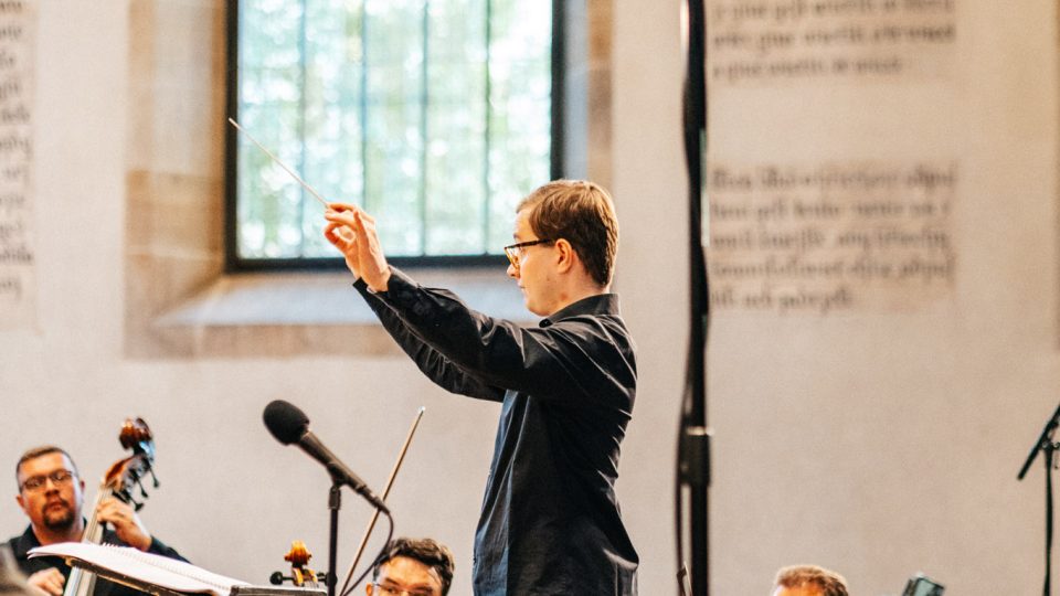 Matouš Hasoň (dirigent) | foto: Matěj Komár, SOČR Matouš Hasoň (dirigent)