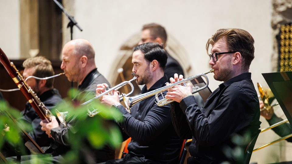 Symfonický orchestr Českého rozhlasu aneb Koncert v Betlémské kapli: Robert Jindra uvádí | foto: Matěj Komár, SOČR Symfonický orchestr Českého rozhlasu aneb Koncert v Betlémské kapli: Robert Jindra uvádí