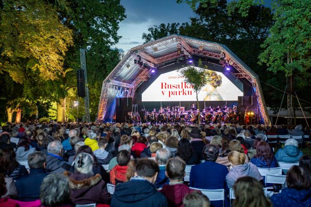 Open air concert called Rusalka in the Park on 28 August in the castle grounds in Liteň | foto: Jan Žirovnický, Adrian Šetlík Open air concert called Rusalka in the Park on 28 August in the castle grounds in Liteň