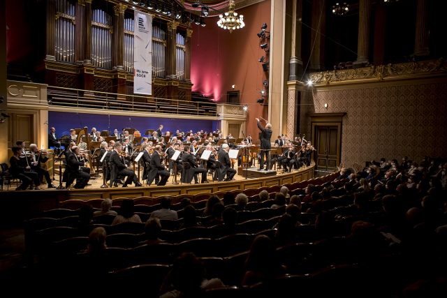 The final concert of the 94th season of SOČR in Dvořák's Rudolfinum Hall