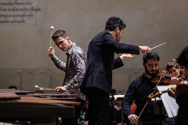 Andrés Maurette O’Brien (dirigent) a Ladislav Bilan Jr. (marimba) | foto: Michal Fanta, SOČR Andrés Maurette O’Brien (dirigent) a Ladislav Bilan Jr. (marimba)