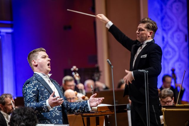 Novoroční koncert ´O sole mio – dirigent Jan Kučera a sólista Daniel Matoušek | foto: Michal Fanta, SOČR Novoroční koncert ´O sole mio – dirigent Jan Kučera a sólista Daniel Matoušek