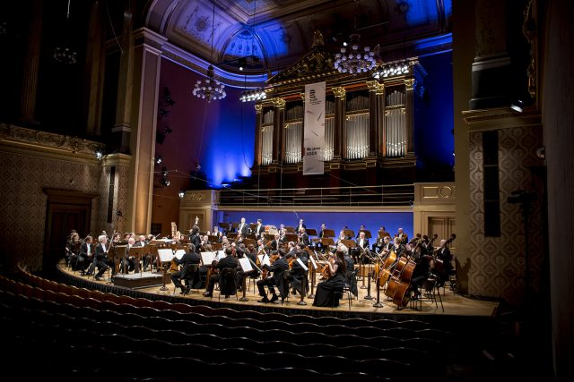 PRSO with conductor Popelka and violinist Špaček | Online concert from Rudolfinum on January 8, 2021